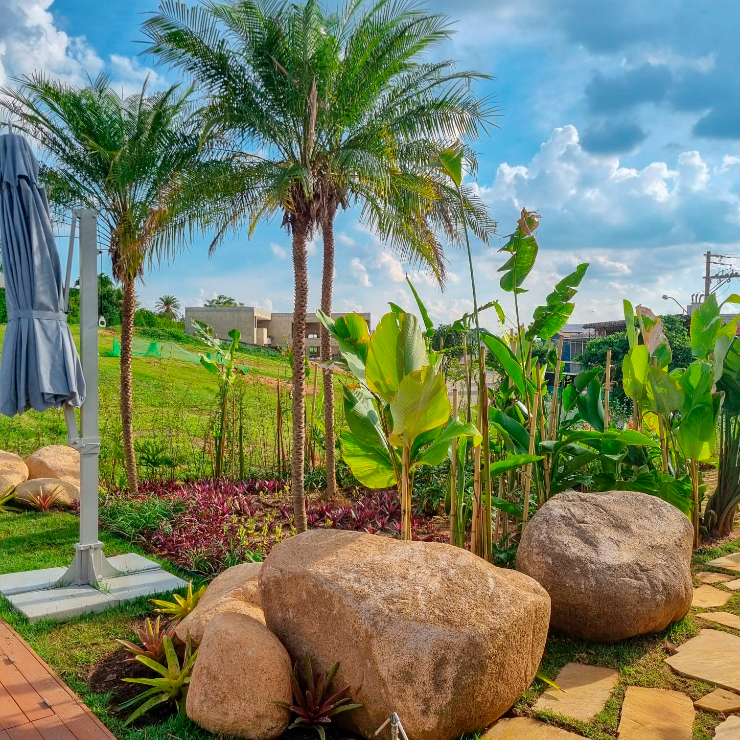 Pedras grandes em São Paulo: onde comprar para paisagismo residencial e rural