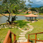 Pedras ornamentais: como usar em jardins e áreas externas